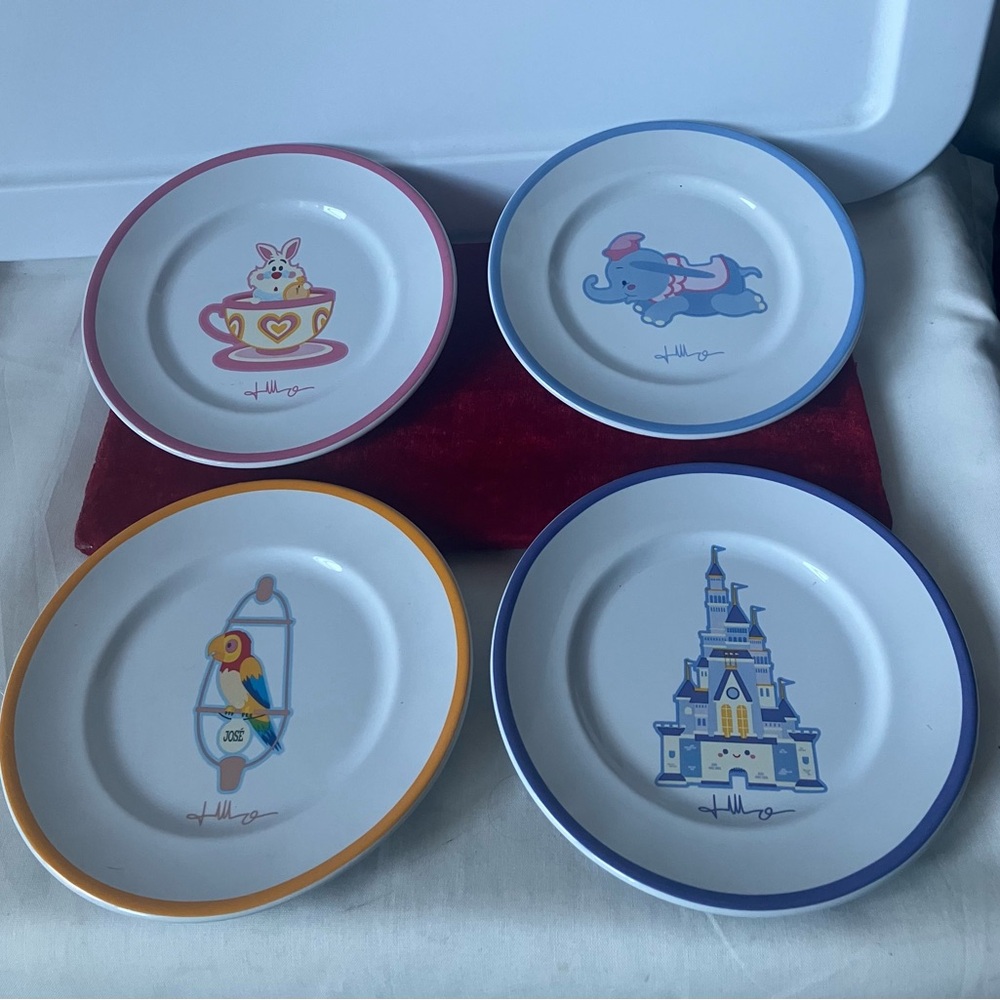 Disney Artist Jerrod Maruyama Theme Parks Attractions Set Of 4 7" Ceramic Plates